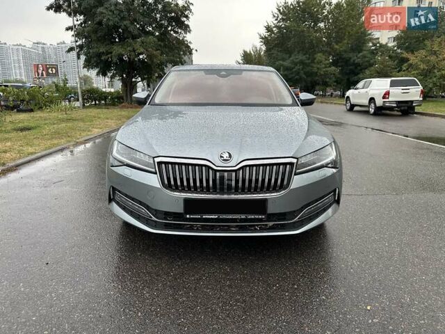 Серый Шкода Суперб, объемом двигателя 1.98 л и пробегом 55 тыс. км за 30900 $, фото 1 на Automoto.ua