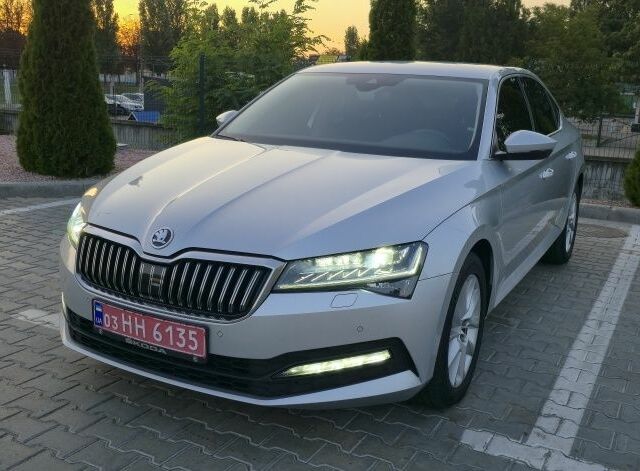 Серый Шкода Суперб, объемом двигателя 2 л и пробегом 230 тыс. км за 22299 $, фото 1 на Automoto.ua