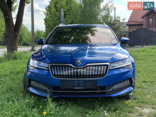 Синій Шкода Суперб, об'ємом двигуна 1.4 л та пробігом 228 тис. км за 22200 $, фото 1 на Automoto.ua