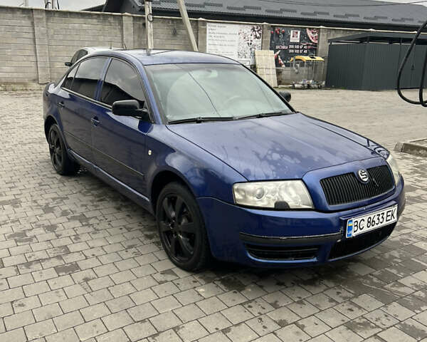 Синий Шкода Суперб, объемом двигателя 2.5 л и пробегом 300 тыс. км за 3500 $, фото 1 на Automoto.ua