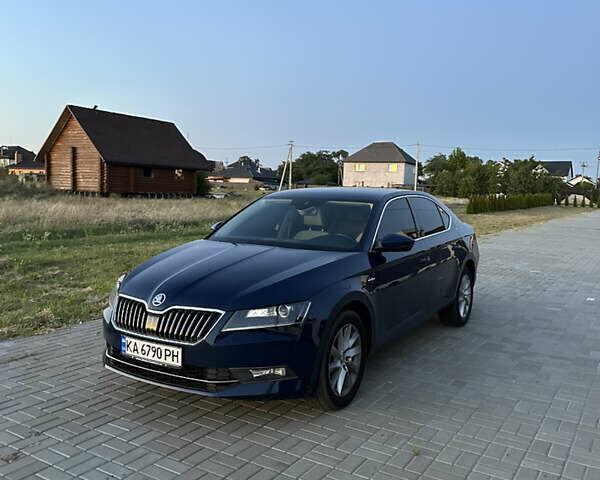 Синій Шкода Суперб, об'ємом двигуна 1.97 л та пробігом 250 тис. км за 15999 $, фото 1 на Automoto.ua