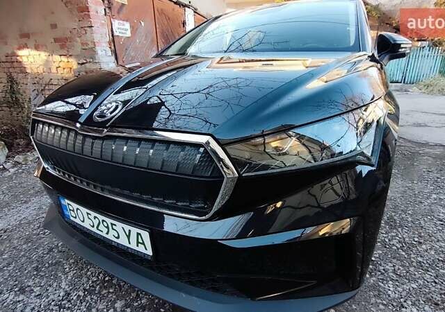 Черный Шкода Enyaq iV, объемом двигателя 0 л и пробегом 70 тыс. км за 31500 $, фото 1 на Automoto.ua