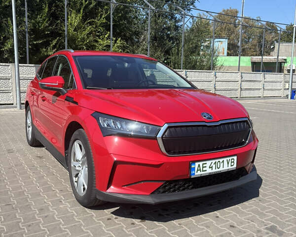 Красный Шкода Enyaq iV, объемом двигателя 0 л и пробегом 187 тыс. км за 21900 $, фото 1 на Automoto.ua
