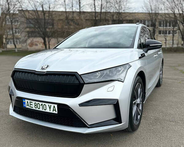 Серый Шкода Enyaq iV, объемом двигателя 0 л и пробегом 99 тыс. км за 27500 $, фото 1 на Automoto.ua