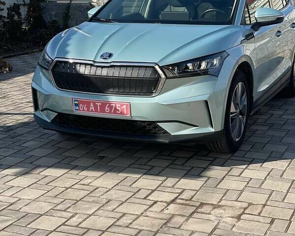 Серый Шкода Enyaq iV, объемом двигателя 0 л и пробегом 118 тыс. км за 21499 $, фото 1 на Automoto.ua
