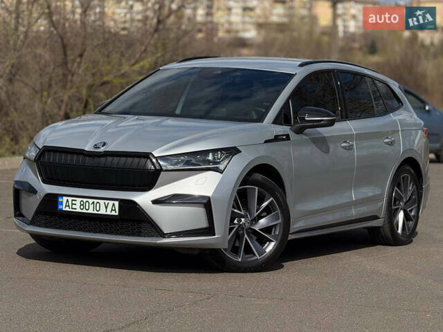 Серый Шкода Enyaq iV, объемом двигателя 0 л и пробегом 99 тыс. км за 26500 $, фото 1 на Automoto.ua
