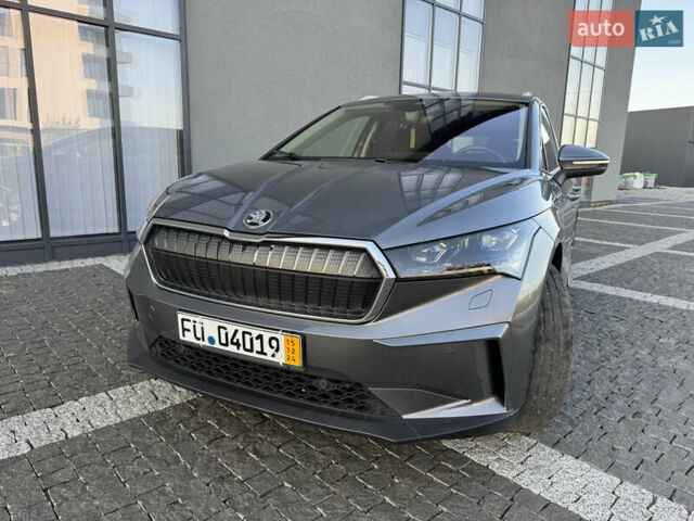 Серый Шкода Enyaq iV, объемом двигателя 0 л и пробегом 40 тыс. км за 26800 $, фото 1 на Automoto.ua