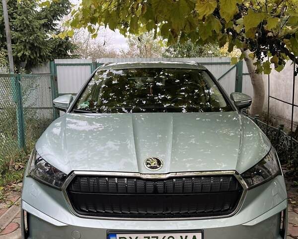 Серый Шкода Enyaq iV, объемом двигателя 0 л и пробегом 78 тыс. км за 27900 $, фото 1 на Automoto.ua