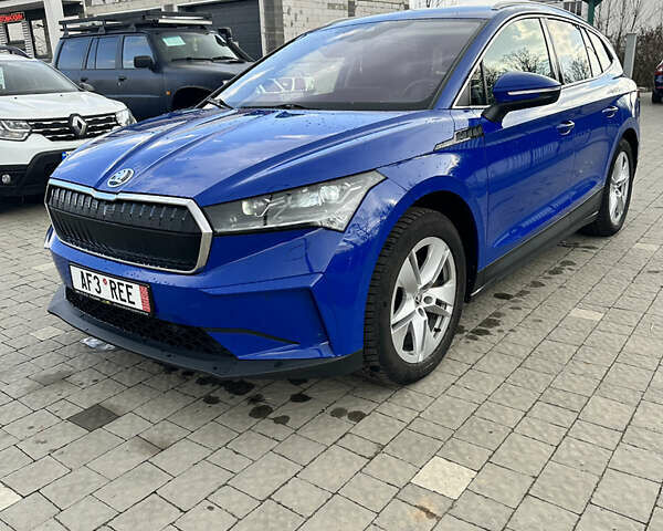 Синий Шкода Enyaq iV, объемом двигателя 0 л и пробегом 98 тыс. км за 26900 $, фото 1 на Automoto.ua