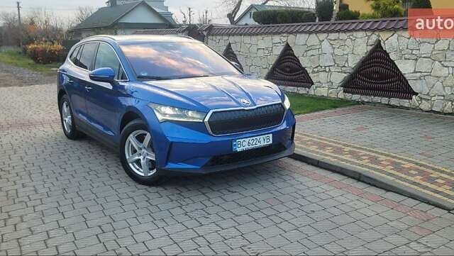 Синий Шкода Enyaq iV, объемом двигателя 0 л и пробегом 72 тыс. км за 25900 $, фото 1 на Automoto.ua