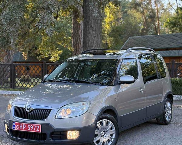 Серый Шкода Roomster Scout, объемом двигателя 1.4 л и пробегом 177 тыс. км за 4999 $, фото 1 на Automoto.ua