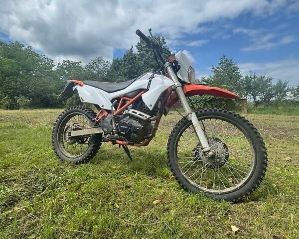 Белый СкайБайк CRDX 200, объемом двигателя 0.2 л и пробегом 40 тыс. км за 900 $, фото 1 на Automoto.ua