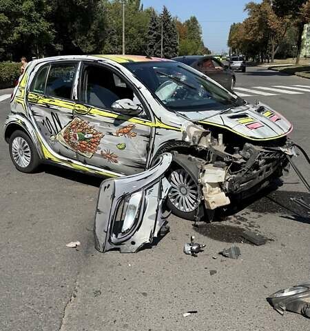 Серый Смарт Форфор, объемом двигателя 1.1 л и пробегом 250 тыс. км за 1300 $, фото 1 на Automoto.ua