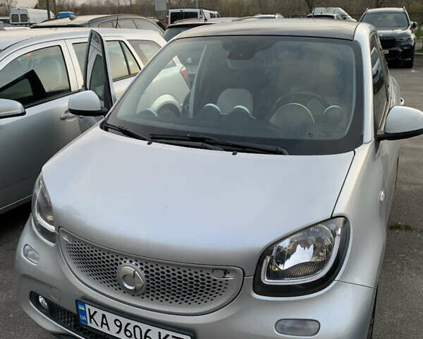 Сірий Смарт Forfour, об'ємом двигуна 0.9 л та пробігом 144 тис. км за 10700 $, фото 1 на Automoto.ua