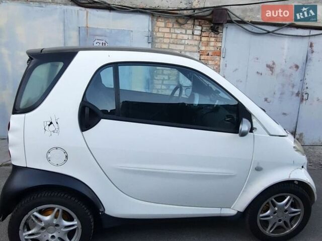 Білий Смарт Fortwo, об'ємом двигуна 0.7 л та пробігом 215 тис. км за 2500 $, фото 1 на Automoto.ua