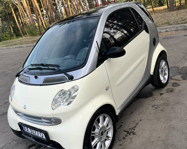 Білий Смарт Fortwo, об'ємом двигуна 0.7 л та пробігом 212 тис. км за 3400 $, фото 1 на Automoto.ua