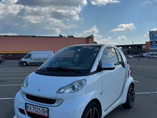 Білий Смарт Fortwo, об'ємом двигуна 1 л та пробігом 171 тис. км за 3900 $, фото 1 на Automoto.ua