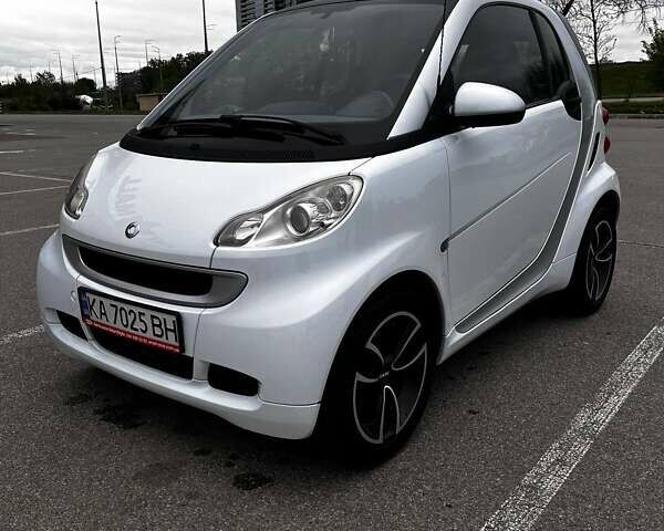 Білий Смарт Fortwo, об'ємом двигуна 1 л та пробігом 159 тис. км за 4500 $, фото 1 на Automoto.ua