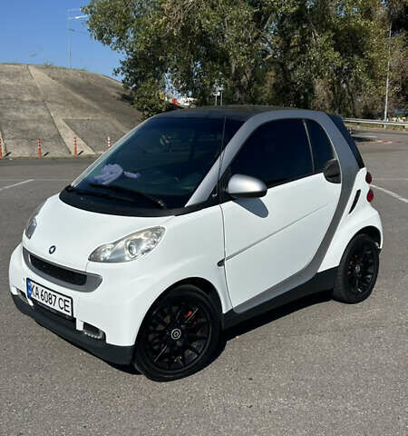 Білий Смарт Fortwo, об'ємом двигуна 1 л та пробігом 140 тис. км за 5200 $, фото 1 на Automoto.ua