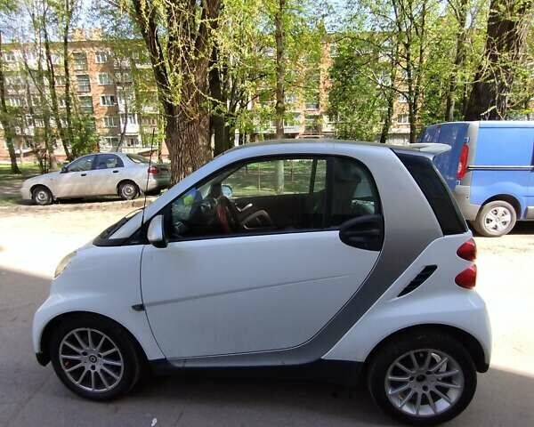 Білий Смарт Fortwo, об'ємом двигуна 1 л та пробігом 148 тис. км за 5100 $, фото 1 на Automoto.ua