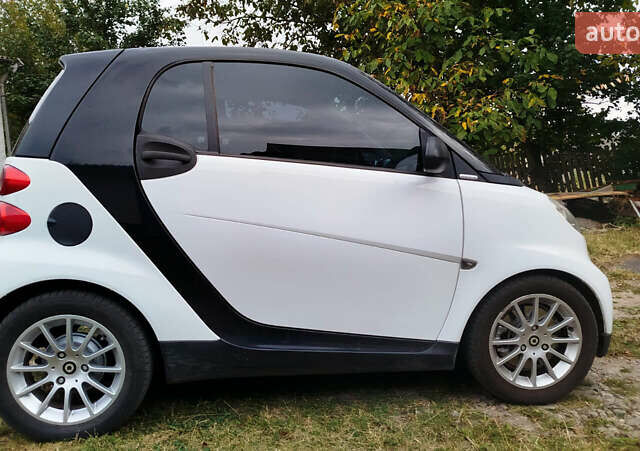 Білий Смарт Fortwo, об'ємом двигуна 1 л та пробігом 132 тис. км за 5600 $, фото 1 на Automoto.ua
