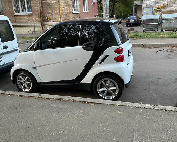 Білий Смарт Fortwo, об'ємом двигуна 1 л та пробігом 92 тис. км за 5900 $, фото 1 на Automoto.ua