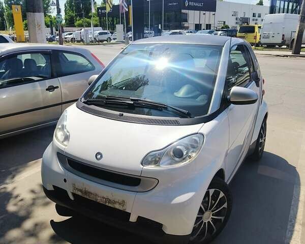 Білий Смарт Fortwo, об'ємом двигуна 1 л та пробігом 150 тис. км за 5900 $, фото 1 на Automoto.ua
