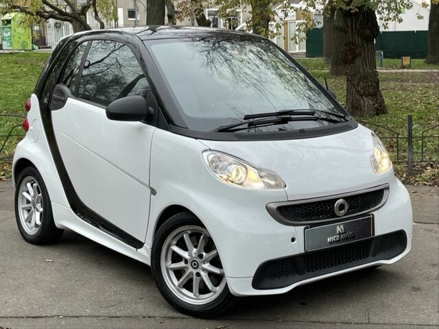 Білий Смарт Fortwo, об'ємом двигуна 1 л та пробігом 122 тис. км за 5800 $, фото 1 на Automoto.ua