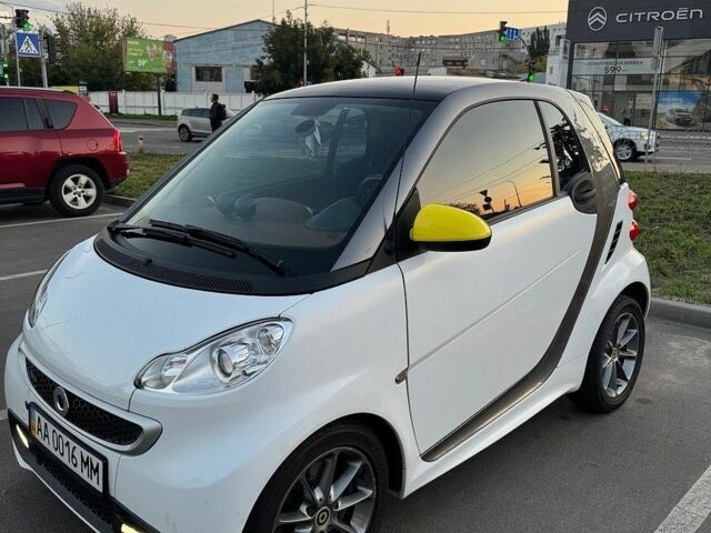 Білий Смарт Fortwo, об'ємом двигуна 1 л та пробігом 77 тис. км за 9000 $, фото 1 на Automoto.ua