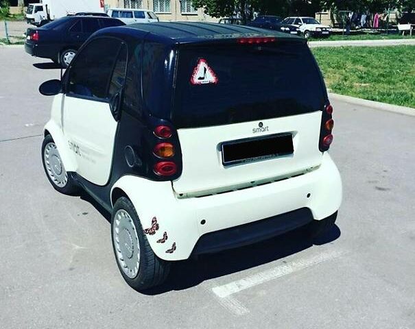 Білий Смарт Fortwo, об'ємом двигуна 0.8 л та пробігом 120 тис. км за 4000 $, фото 1 на Automoto.ua