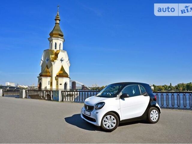 Білий Смарт Fortwo, об'ємом двигуна 1 л та пробігом 50 тис. км за 12999 $, фото 1 на Automoto.ua