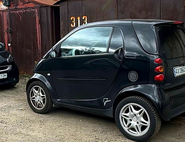Чорний Смарт Fortwo, об'ємом двигуна 0.7 л та пробігом 207 тис. км за 3200 $, фото 1 на Automoto.ua