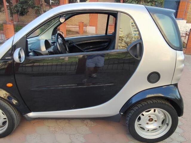 Чорний Смарт Fortwo, об'ємом двигуна 0.6 л та пробігом 215 тис. км за 3600 $, фото 1 на Automoto.ua