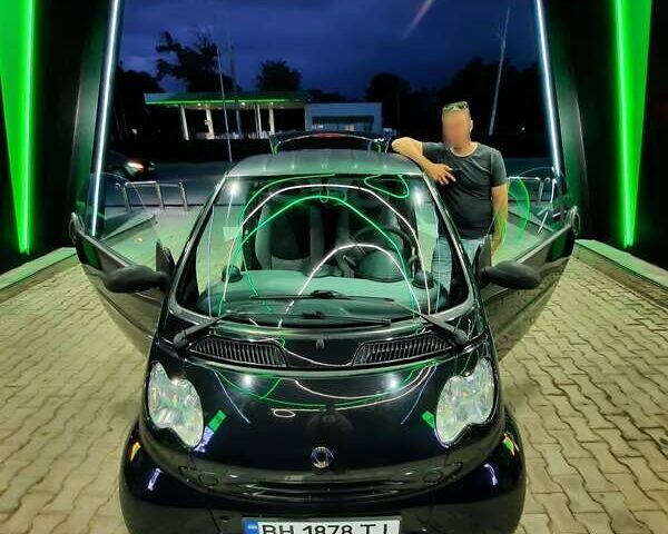 Чорний Смарт Fortwo, об'ємом двигуна 0.8 л та пробігом 220 тис. км за 3200 $, фото 1 на Automoto.ua