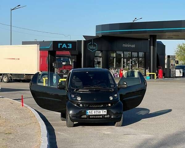 Чорний Смарт Fortwo, об'ємом двигуна 0.7 л та пробігом 237 тис. км за 3200 $, фото 1 на Automoto.ua