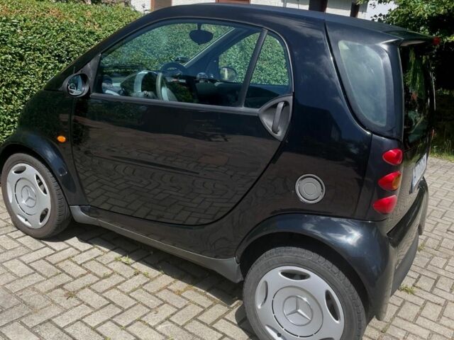 Чорний Смарт Fortwo, об'ємом двигуна 0 л та пробігом 161 тис. км за 3200 $, фото 1 на Automoto.ua