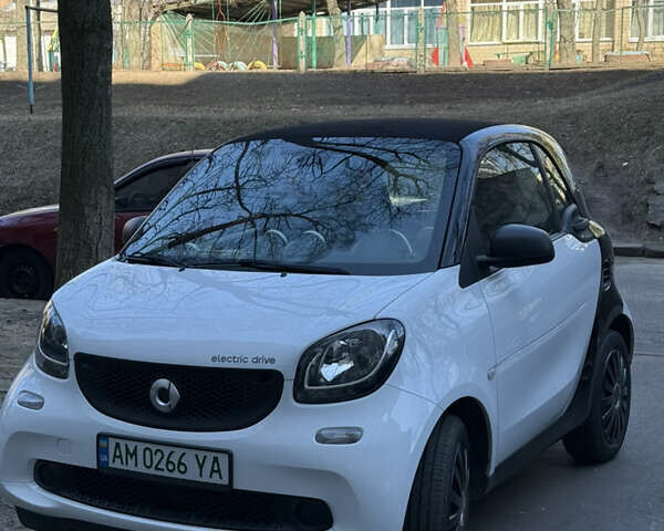 Чорний Смарт Fortwo, об'ємом двигуна 0 л та пробігом 45 тис. км за 7700 $, фото 1 на Automoto.ua