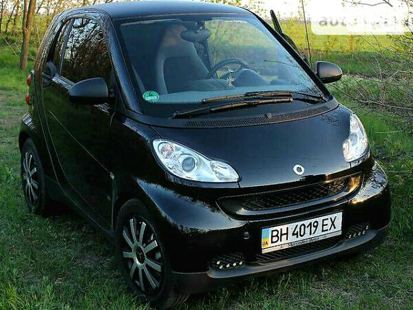 Чорний Смарт Fortwo, об'ємом двигуна 1 л та пробігом 105 тис. км за 8700 $, фото 1 на Automoto.ua