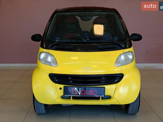 Жовтий Смарт Fortwo, об'ємом двигуна 0.6 л та пробігом 304 тис. км за 1900 $, фото 1 на Automoto.ua