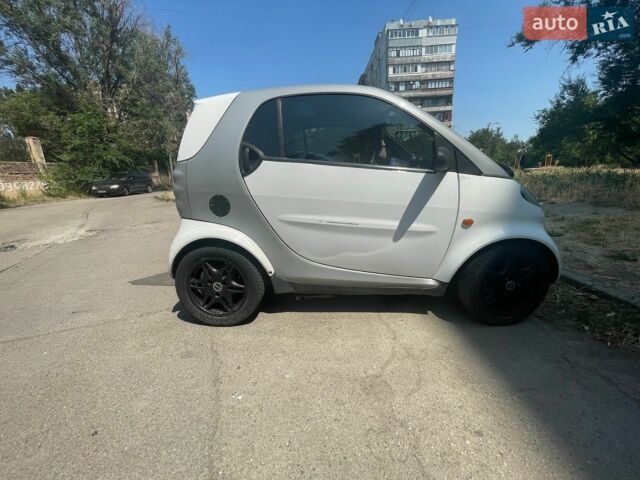 Сірий Смарт Fortwo, об'ємом двигуна 0.6 л та пробігом 182 тис. км за 2200 $, фото 1 на Automoto.ua