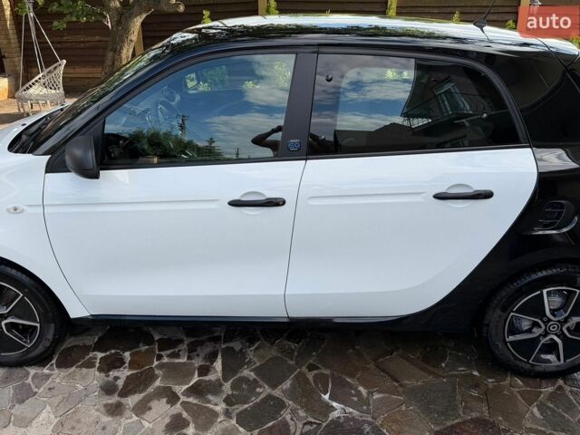Белый Смарт EQ Forfour, объемом двигателя 0 л и пробегом 30 тыс. км за 11299 $, фото 1 на Automoto.ua