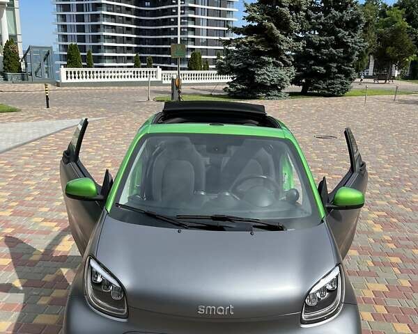 Зеленый Смарт EQ Fortwo, объемом двигателя 0 л и пробегом 66 тыс. км за 11500 $, фото 1 на Automoto.ua