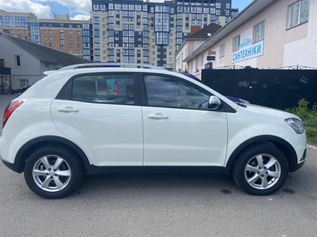 Білий Cанг Йонг Korando, об'ємом двигуна 2 л та пробігом 140 тис. км за 5000 $, фото 1 на Automoto.ua
