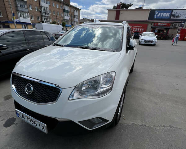 Білий Cанг Йонг Korando, об'ємом двигуна 2 л та пробігом 226 тис. км за 8700 $, фото 1 на Automoto.ua