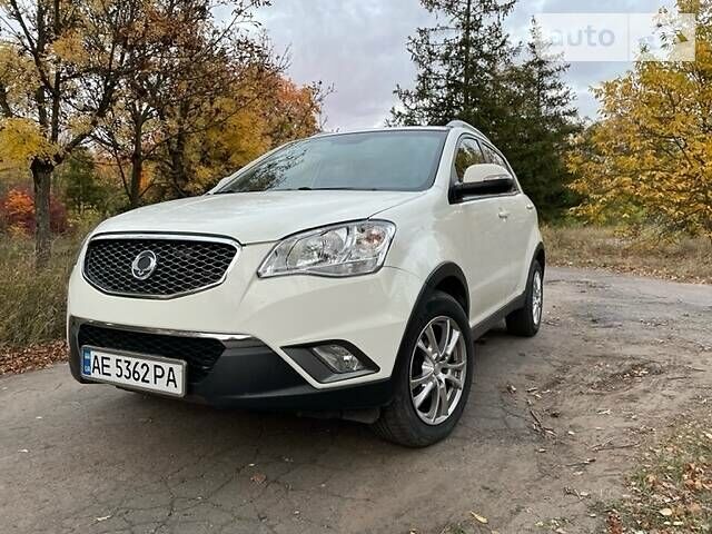 Білий Cанг Йонг Korando, об'ємом двигуна 2 л та пробігом 116 тис. км за 11000 $, фото 1 на Automoto.ua