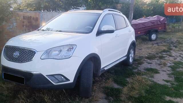 Білий Cанг Йонг Korando, об'ємом двигуна 2 л та пробігом 200 тис. км за 9800 $, фото 1 на Automoto.ua