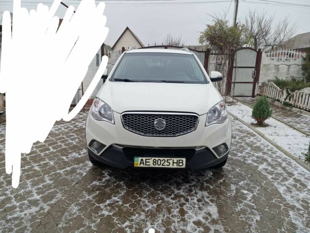 Белый Cанг Йонг Корандо, объемом двигателя 2 л и пробегом 168 тыс. км за 8314 $, фото 1 на Automoto.ua