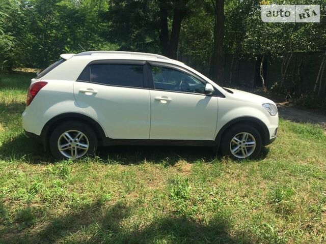 Білий Cанг Йонг Korando, об'ємом двигуна 0 л та пробігом 116 тис. км за 10500 $, фото 1 на Automoto.ua