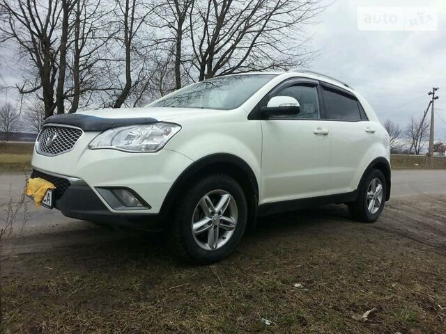 Білий Cанг Йонг Korando, об'ємом двигуна 2 л та пробігом 200 тис. км за 8500 $, фото 1 на Automoto.ua