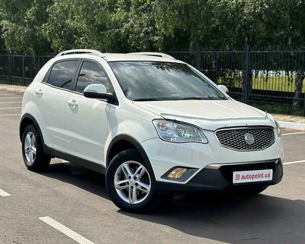 Білий Cанг Йонг Korando, об'ємом двигуна 2 л та пробігом 111 тис. км за 9300 $, фото 1 на Automoto.ua